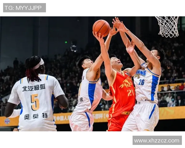 广东宏远与浙江广厦激战正酣谁将夺得本赛季篮球巅峰之战的胜利